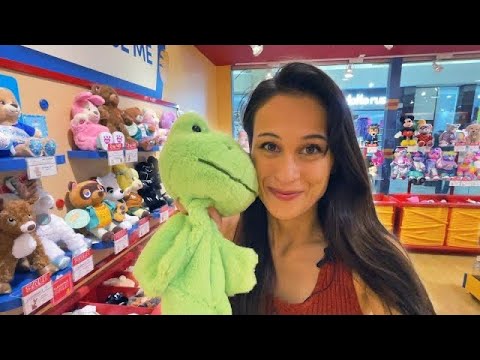 ZELF EEN EIGEN KNUFFEL MAKEN in EEN AMERIKAANSE WINKEL?! - Build A Bear || Fan Friday