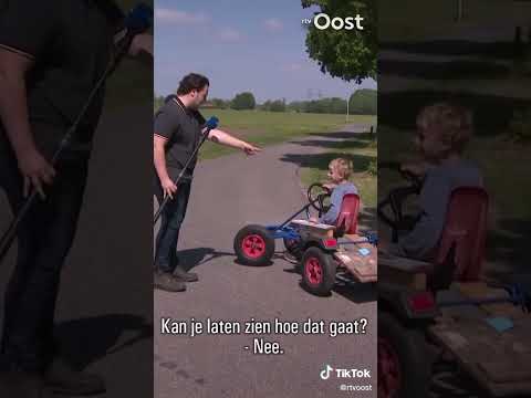 Dit is Pelle, Pelle houdt van maaien en niet van interviews | RTV Oost