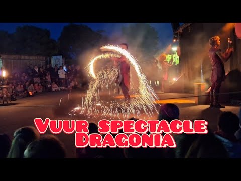 WOUW DIT IS GAAF, DAT HADDEN WE NIET WILLEN MISSEN EEN VUUR SHOW, VUURSPUWEN DRAGONIA SPECTACLE